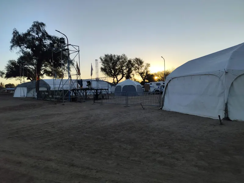 El predio de la campaña al atardecer, listo para comenzar.