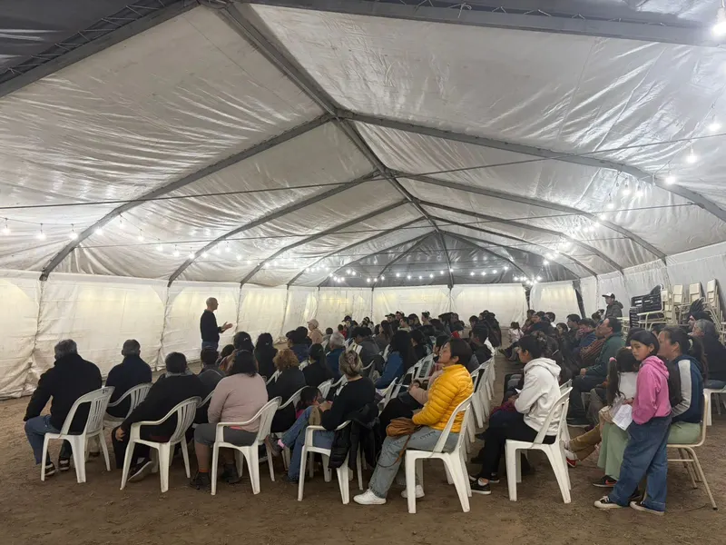 Equipo reunido durante una capacitación previa a la campaña.