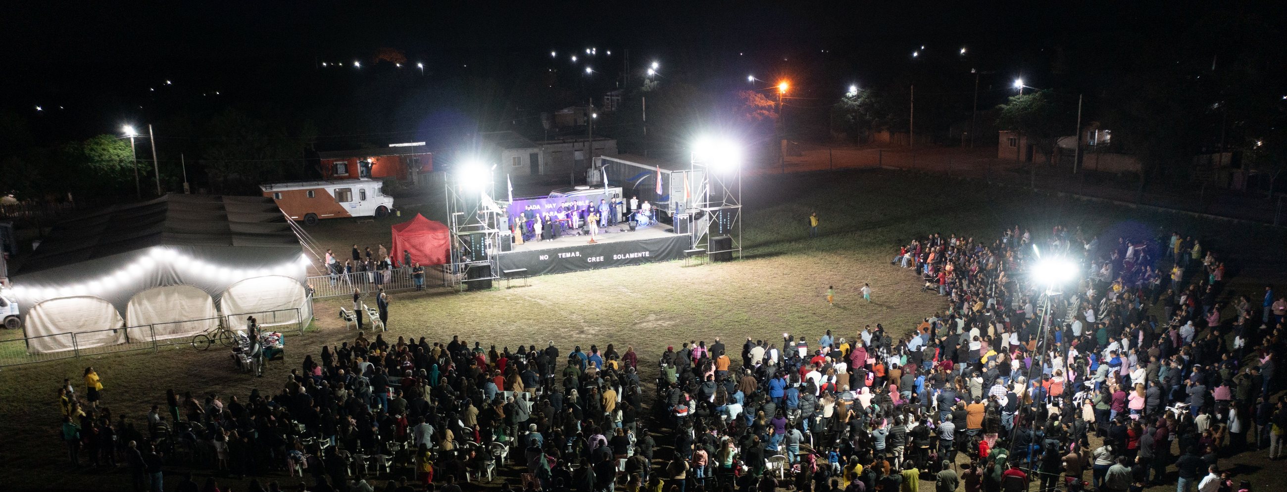 Amanecer durante preparación de campaña evangelística